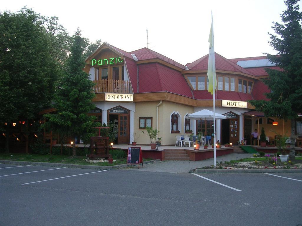 코세그 Alpokalja Panzio Etterem B&B 외부 사진